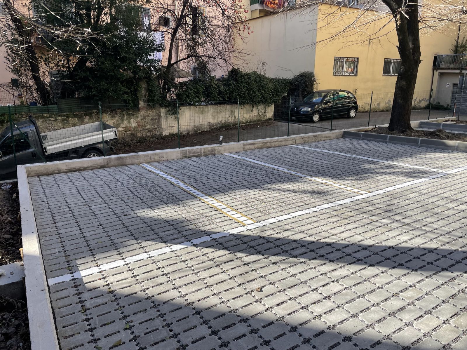 Posti auto scoperti in affitto in Via Pacini 30 Firenze