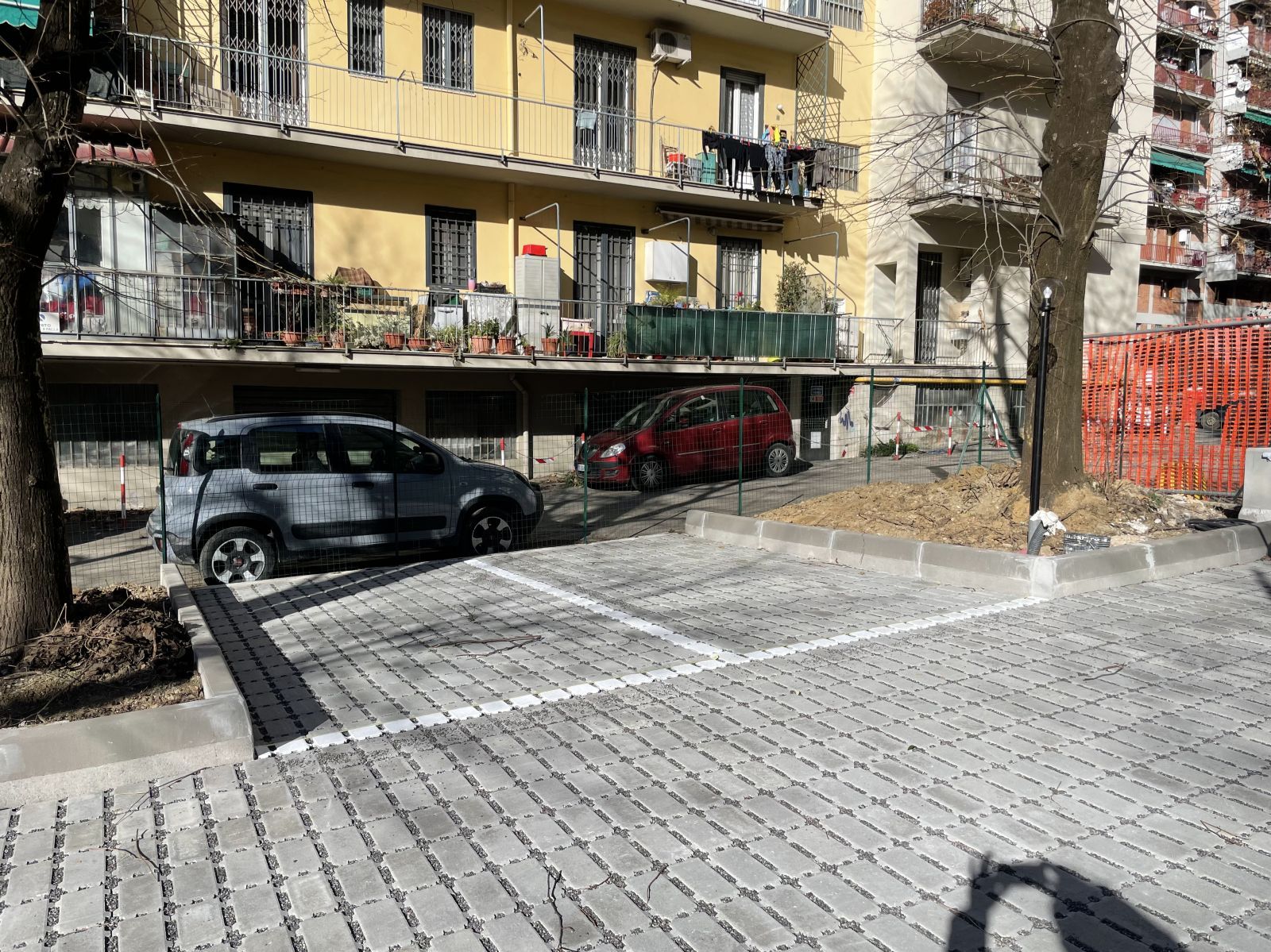Posti auto scoperti in affitto in Via Pacini 30 Firenze