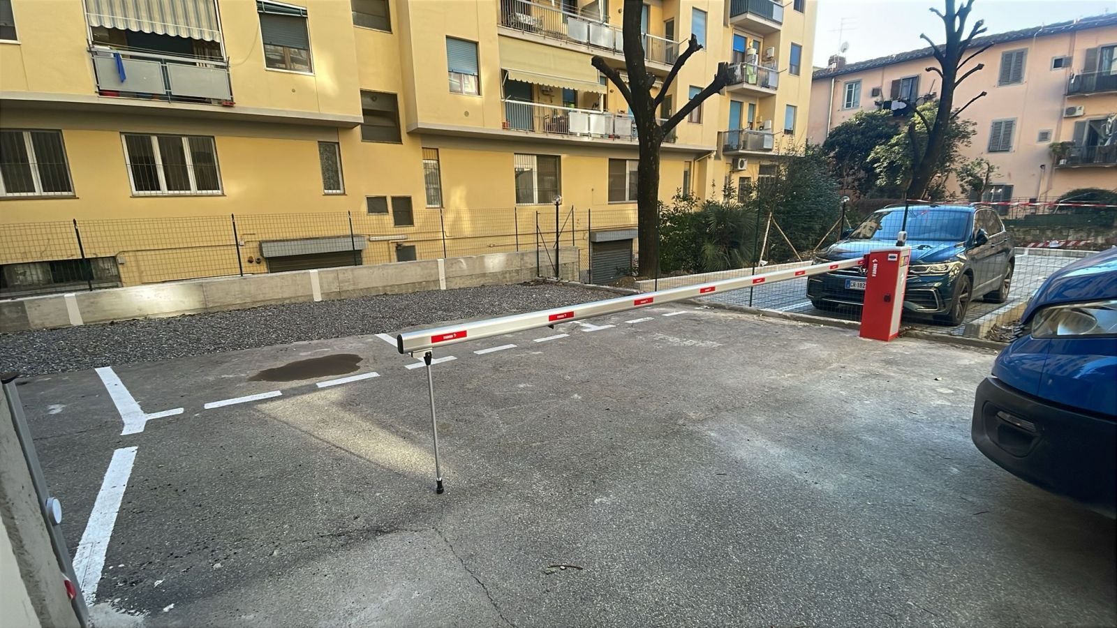 Posti auto scoperti in affitto in Via Pacini 30 Firenze
